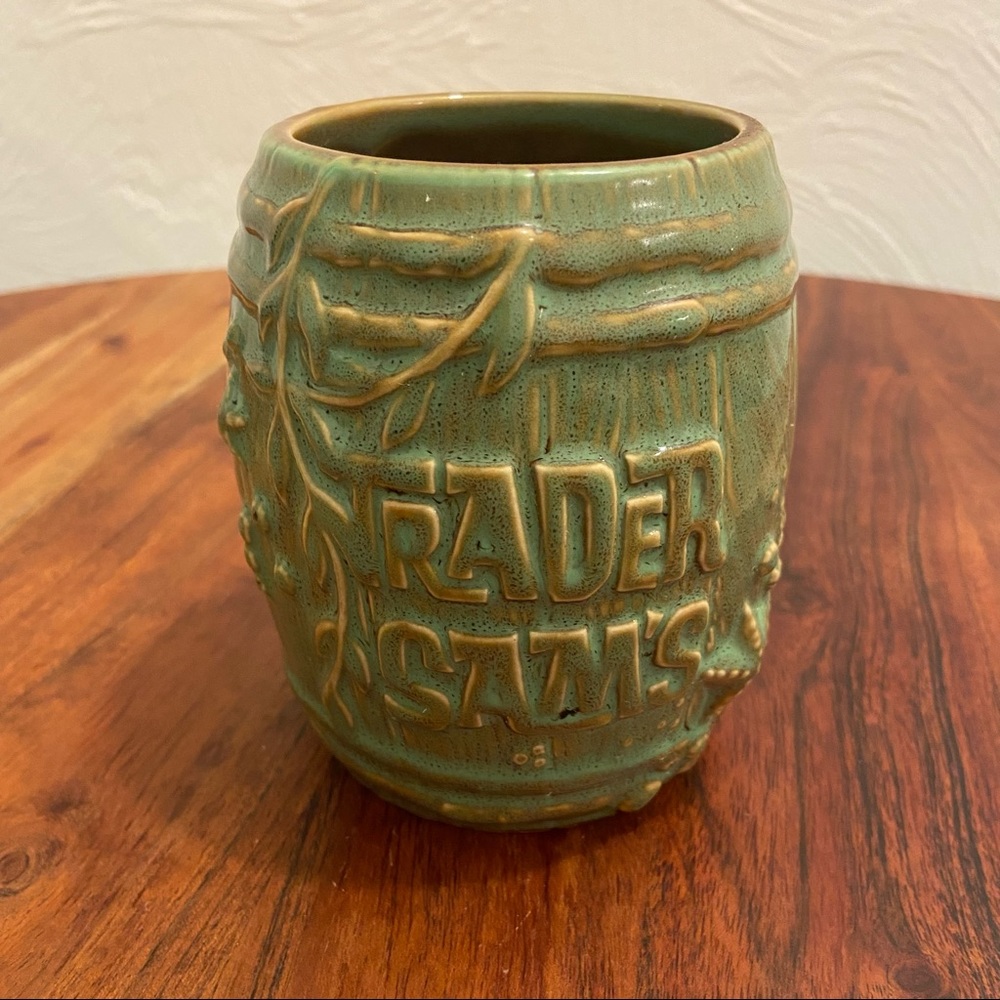 Trader Sam’s Shipwreck on the Rocks tiki mug 1st edition - Disneyland